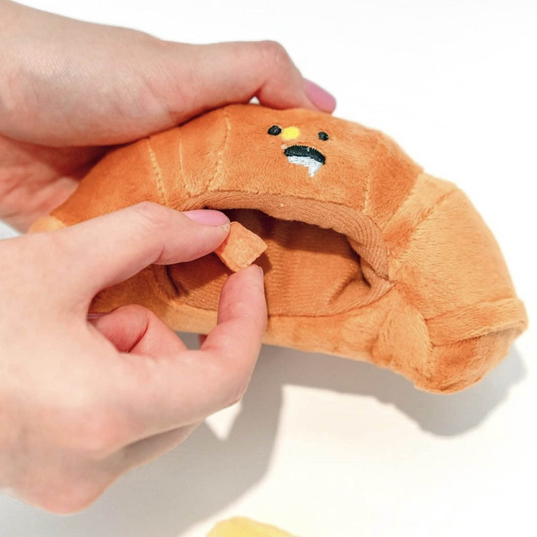 Squeaky Plush Sniffing Puzzle Toy – Interactive Training and Stress Relief for Small to Medium Dogs